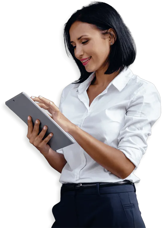 donna sorridente con tablet